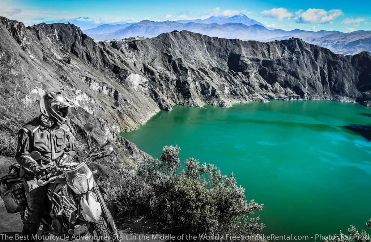 Moto au lac Quilotoa en Équateur