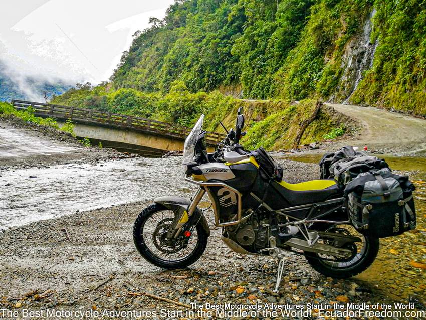 Aprilia Tuareg 660 in Ecuador on Colombia border