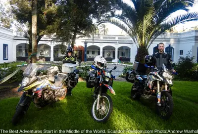 motorcycles parked in front of pinsaqui