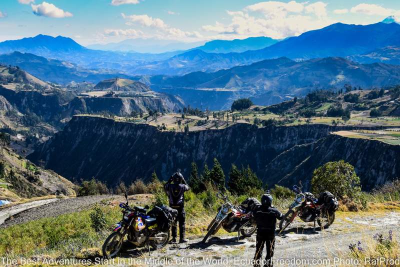 QUILOTOA LOOP DIRT ROUTE TO LAKE