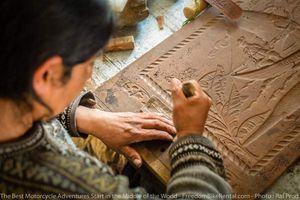 Wood worker in Isinlivi