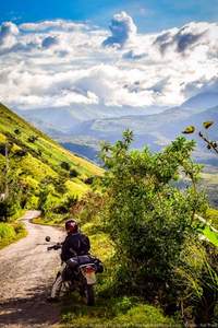 dirt bike tour on road to cahuasqui