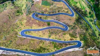 switchbacks on the quilotoa loop in Ecuador