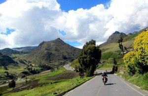 rolling green hills quilotoa loop