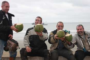 coconut_break_in_mompiche